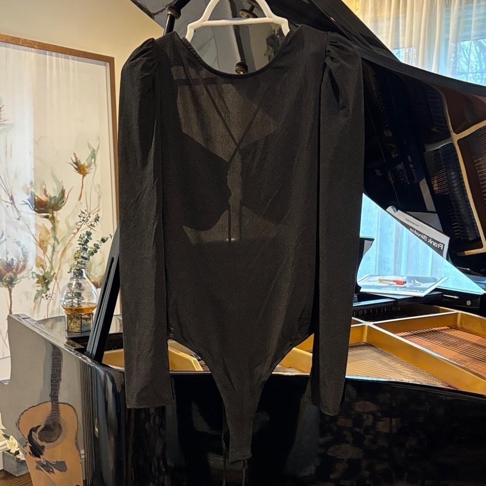 Astr The Label Black longsleeve Bodysuit with criss cross back XL